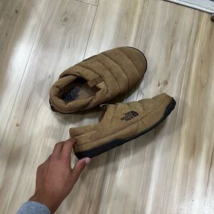 The North Face size 11 women’s corduroy mule